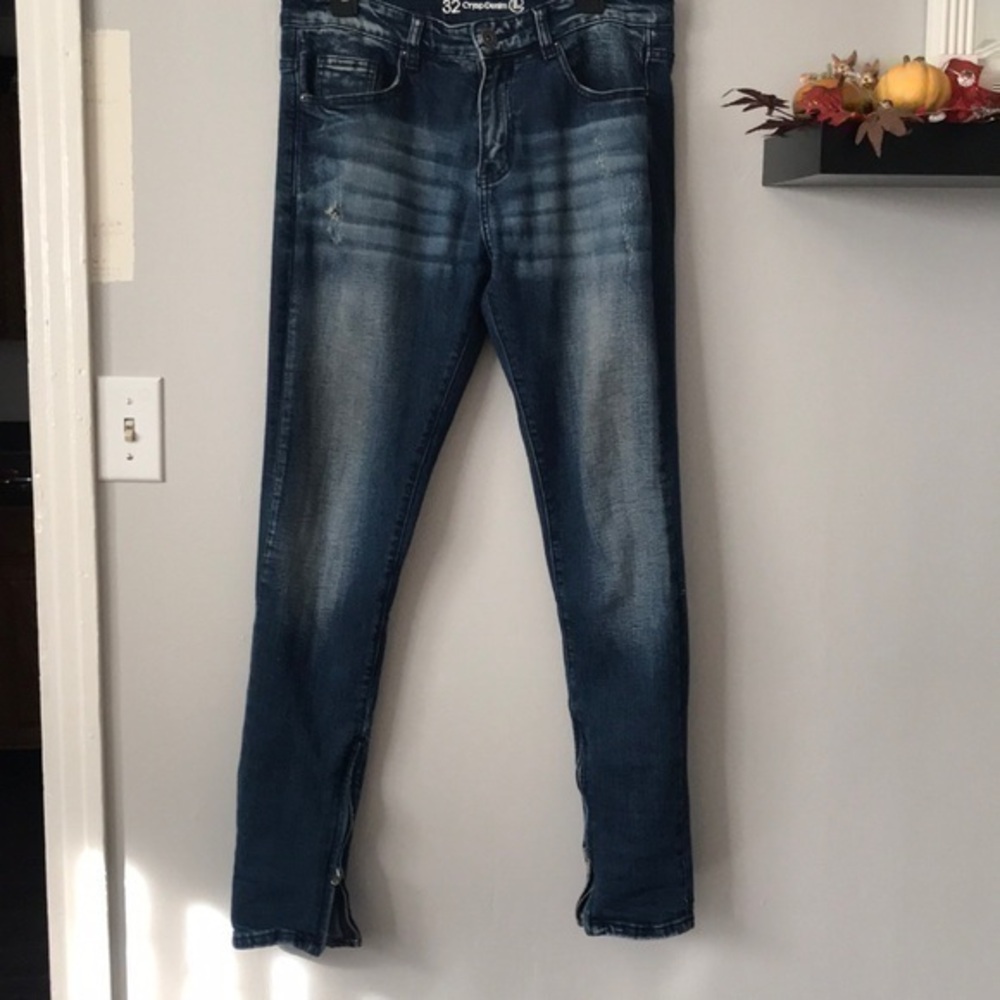 Mens blue jeans brand Crisp Denim size 32. Used. Great condition. Distressed